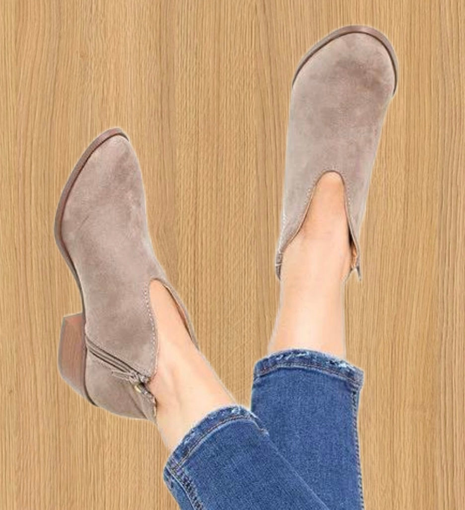 Ruelle | Women’s V-Cut Ankle Boots